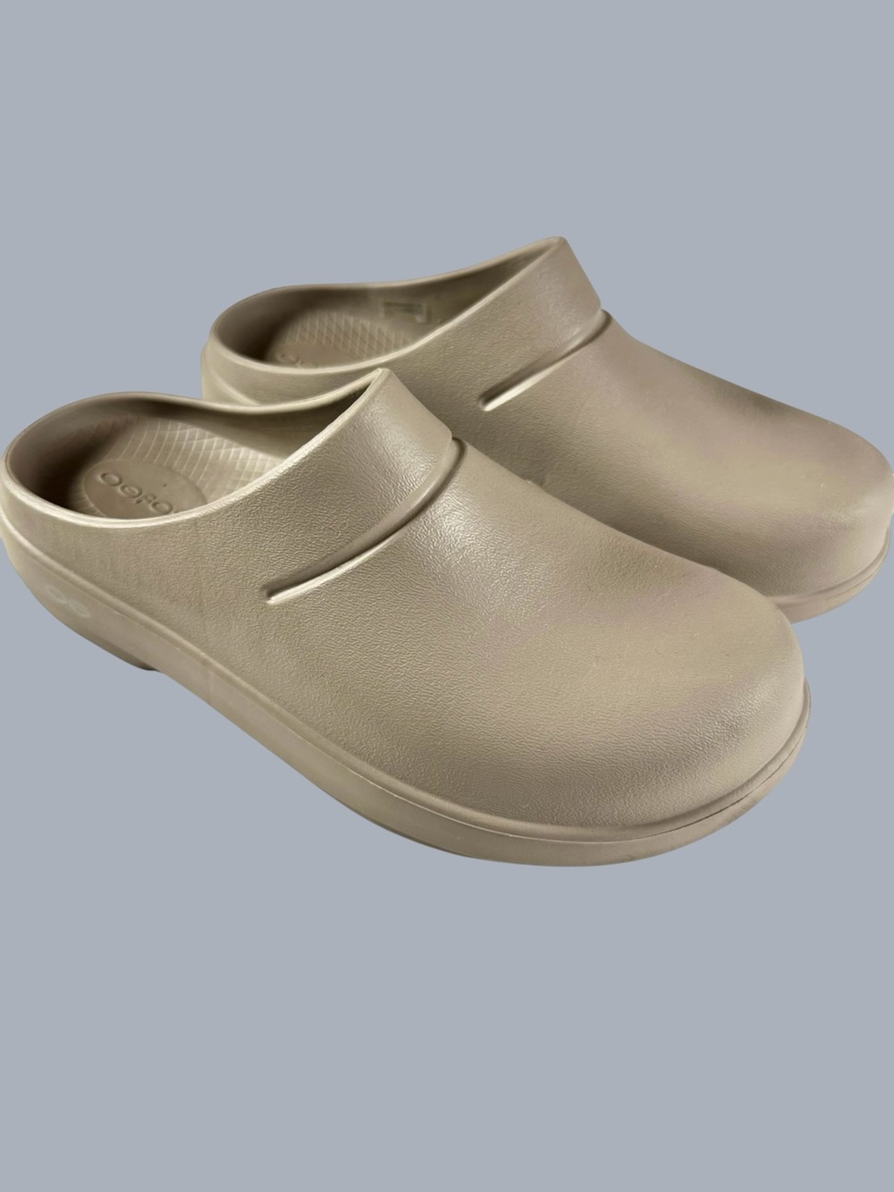 OOFOS Oocloog  Slip-On Clogs Size: W7;M5